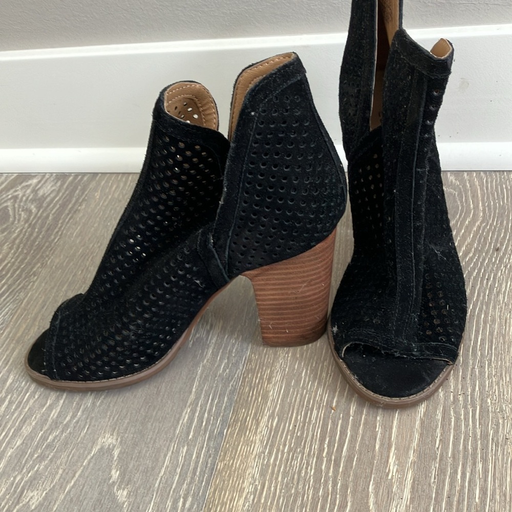 Lucky brand suede bootie